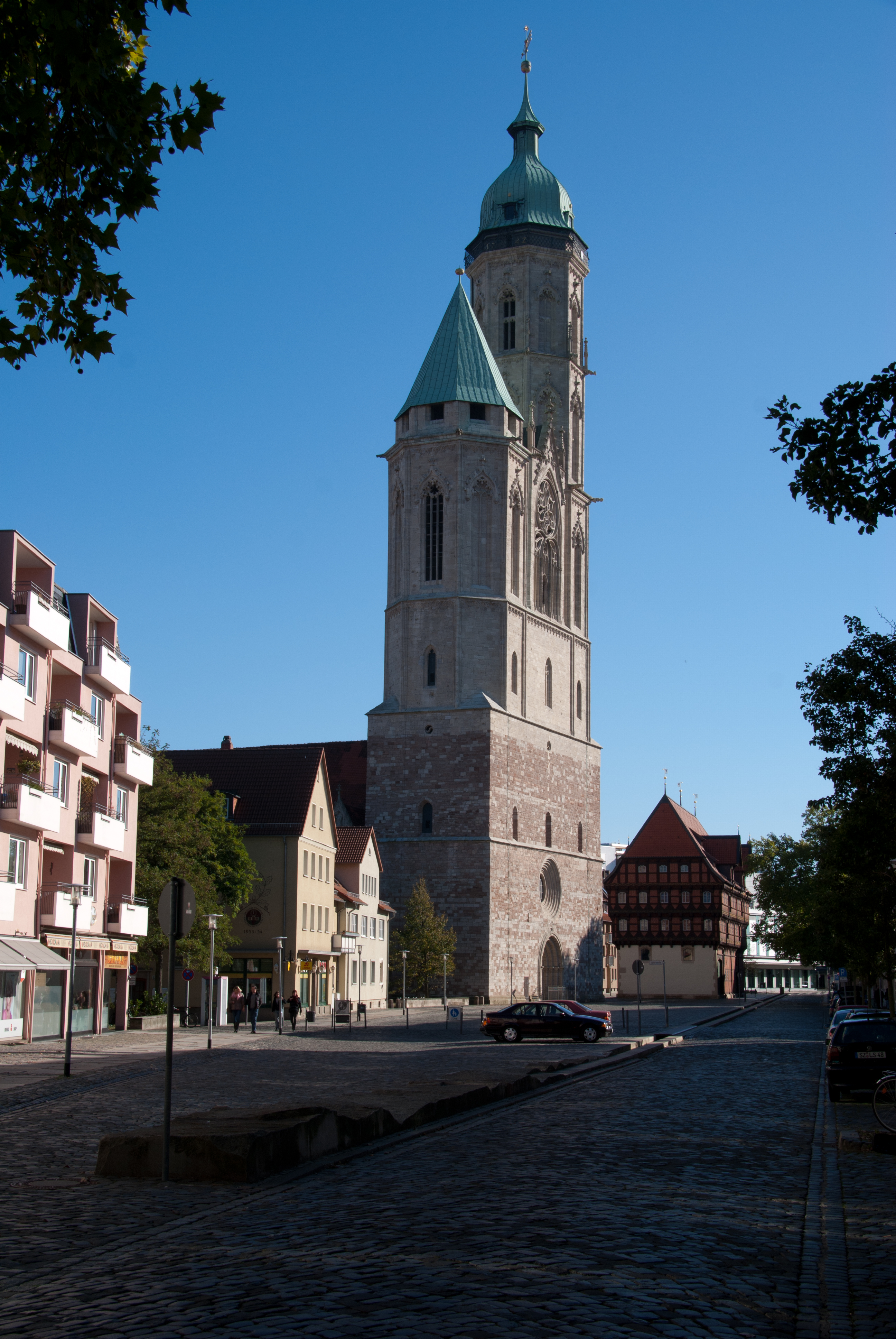 Wollmarkt mit der Kirche St. Andreas und der Alten Waage